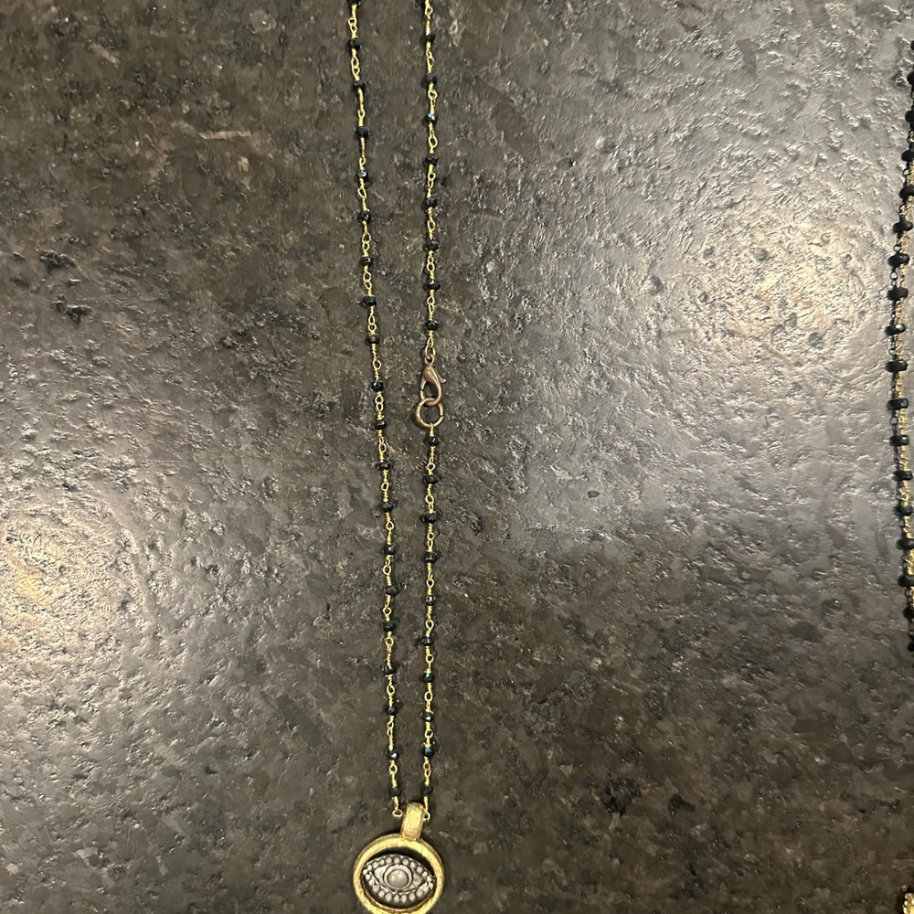 Elegant Gold and Black Pendant Necklace